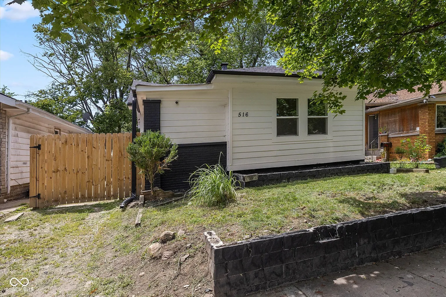 516 N Chester Ave photo 1