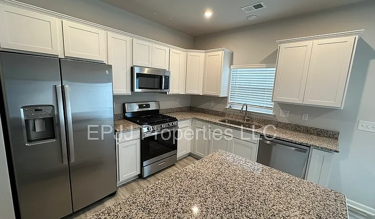 141 Randwick Ln — Photo 4