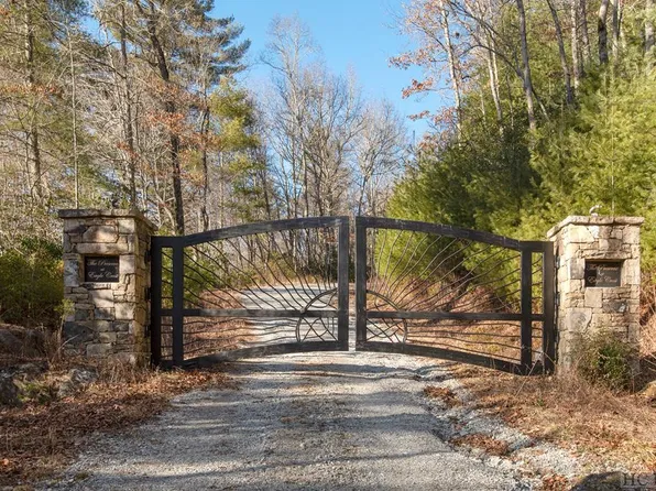 9583 Cullowhee Mountain Rd, Cullowhee, NC 28723