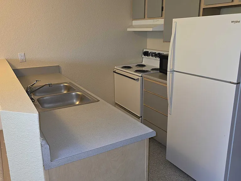Cedar Apartments — Photo 10