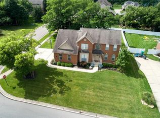 9401 Gem Stone Dr, Centerville, OH 45458