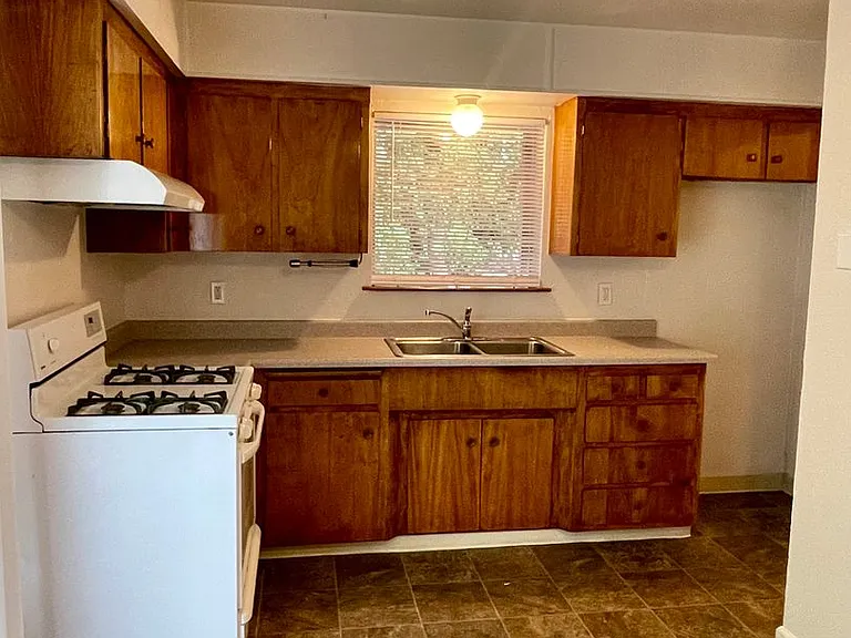 3474 Nicolet Ln — Photo 6