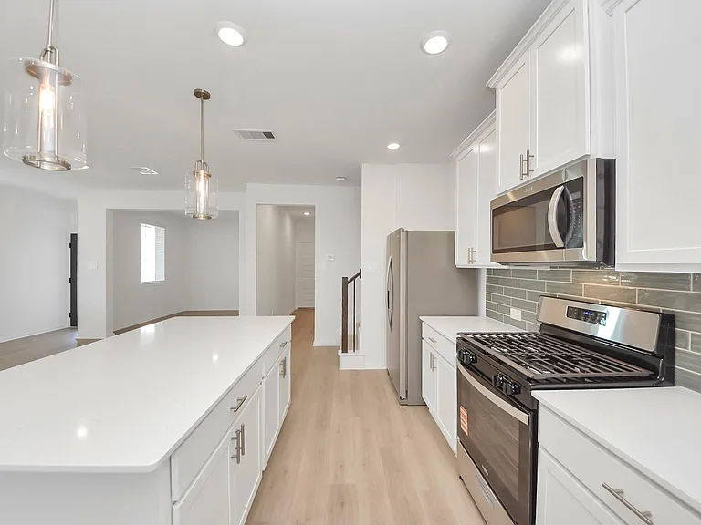 1043 Cedar Place Ln — Photo 6