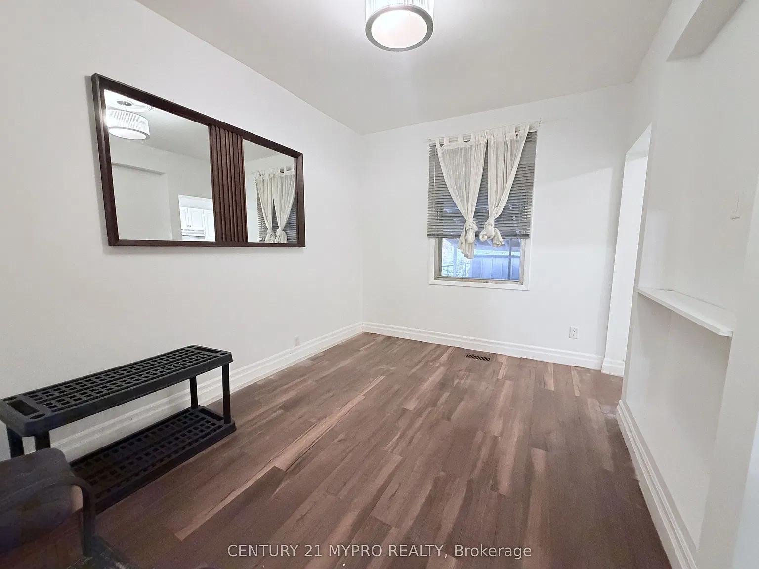 3 bed, $2,890 — Photo 2