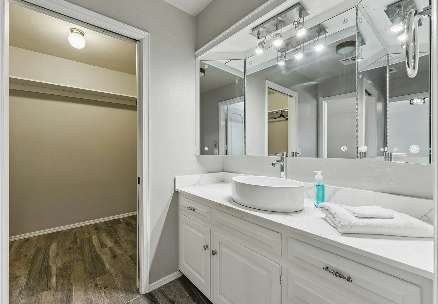 1508 Glenbrook Drive, Unit 1508 Glenbrook Drive — Photo 4