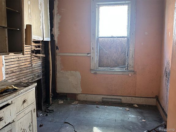 5th image of 1716 E Grand Blvd