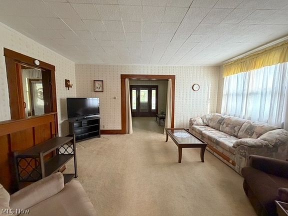 5th image of 208 W Main St