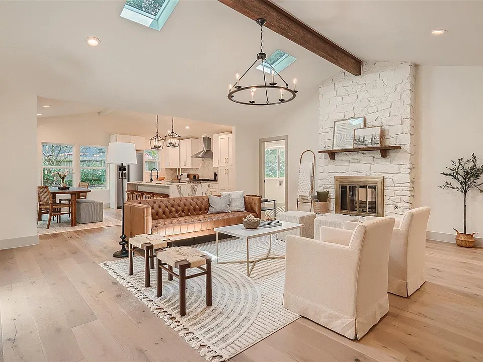 7401 Whispering Oaks Dr