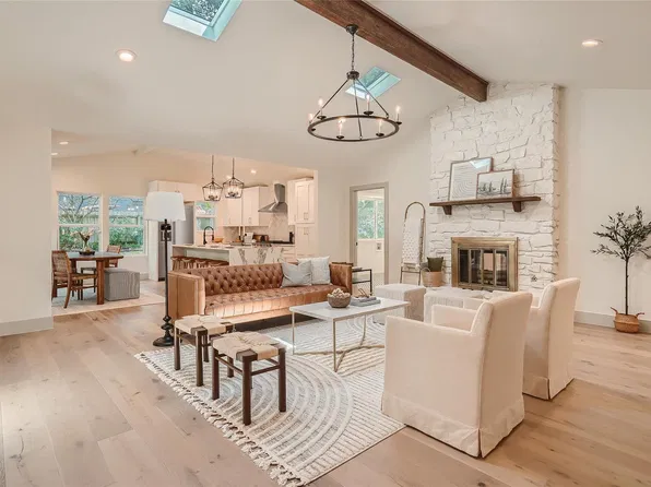 7401 Whispering Oaks Dr, Austin, TX 78745