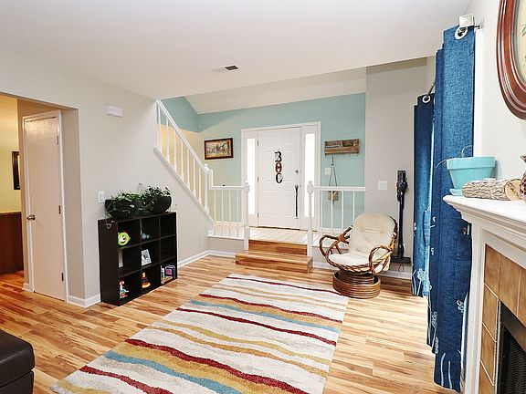 3rd image of 2S752 Timber Dr #1