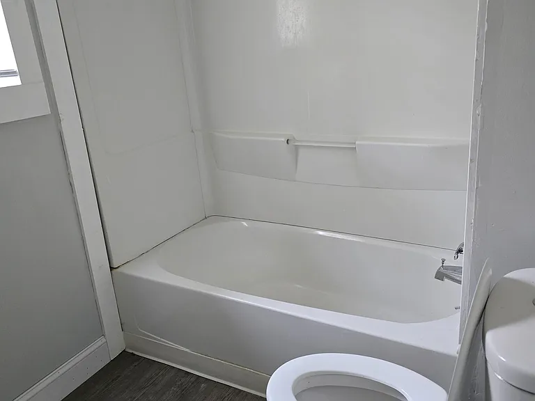 1125 Jefferson Ave — Photo 2