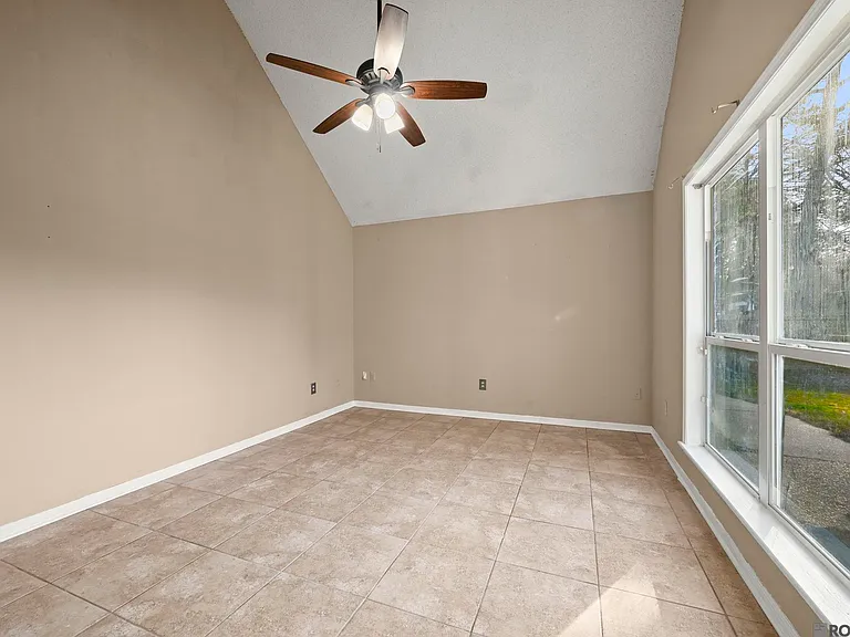 1412 Sharlo Ave — Photo 7