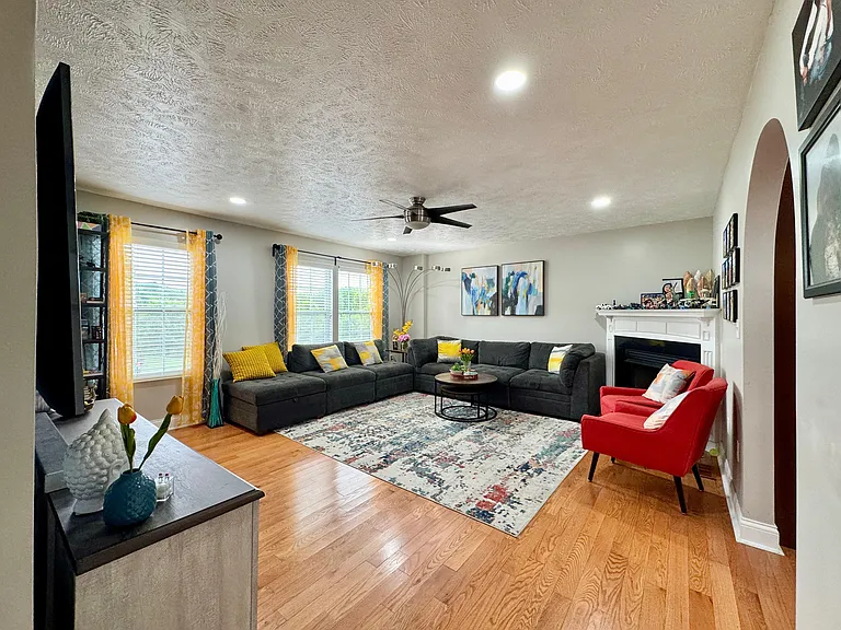 233 Grace Manor Dr — Photo 5