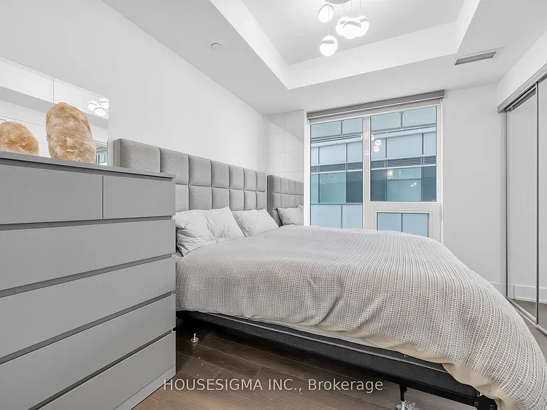 200 Bloor St W #2109 — Photo 15