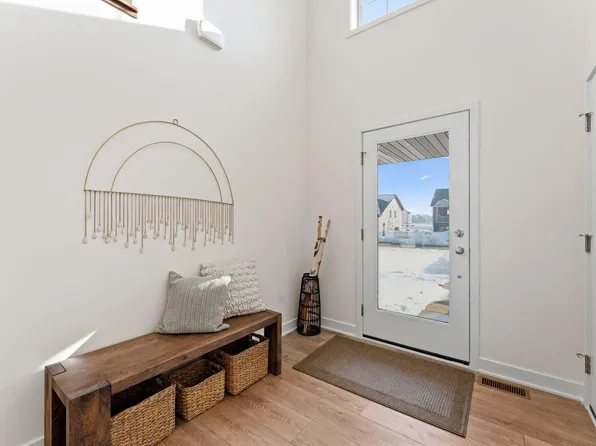 17751 Empire Trl, Lakeville, MN 55044