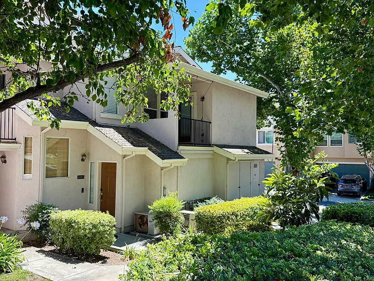 1007 Esparanza Way — Photo 2