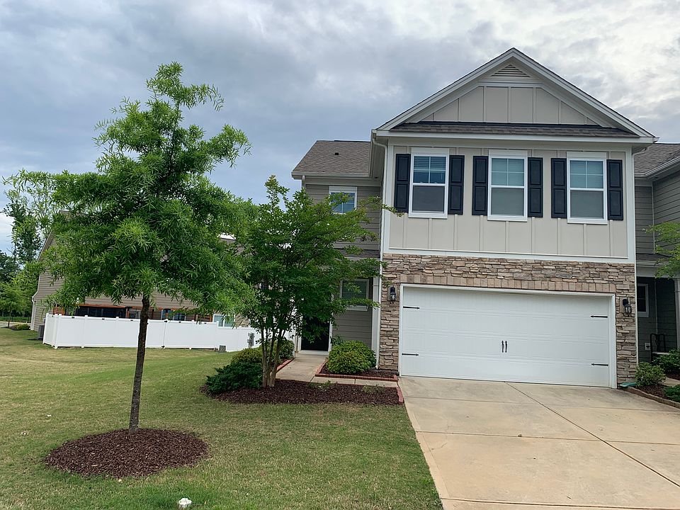 1464 Bramblewood Dr, **End Unit Townhome 
 (Ample Light & breeze and Private & Fenced Patio @ back