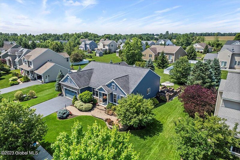 4th image of 11 Surrey Drive