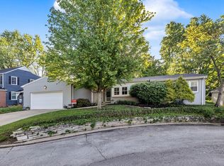 8 Ewing Pl, Decatur, IL 62522