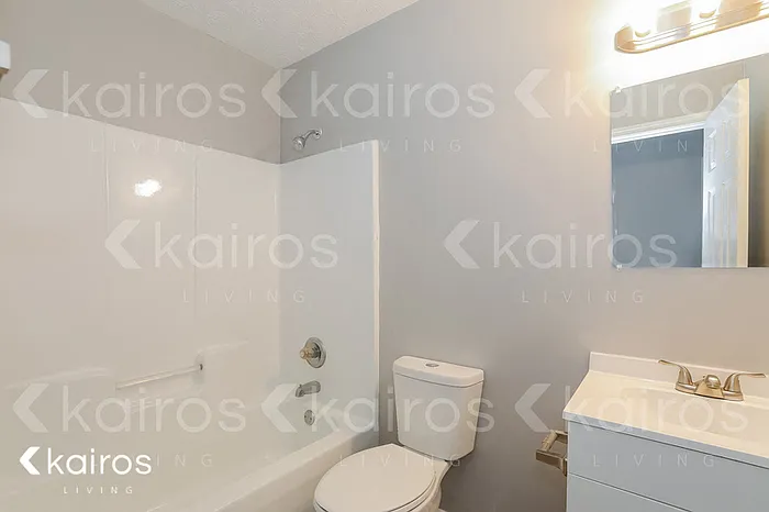 415 Deerpark Dr — Photo 8
