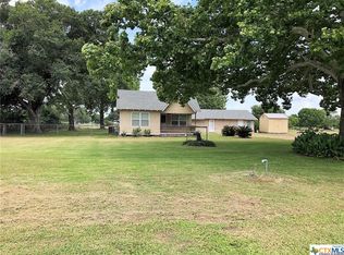 116 W Cordele St, Edna, TX 77957