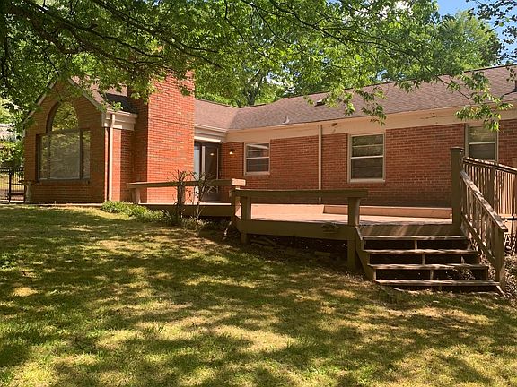 5th image of 806 W Hillwood Dr