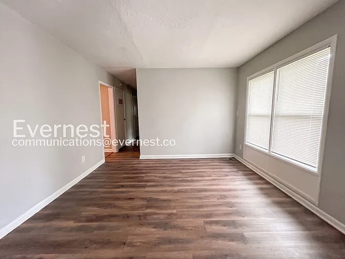 4435 Lincolndale Dr — Photo 18