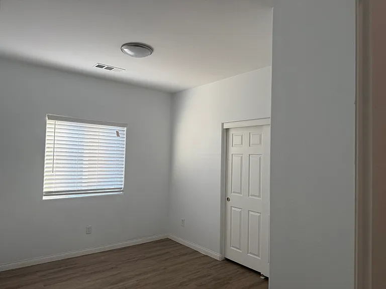 1160 Hamlin Way — Photo 4