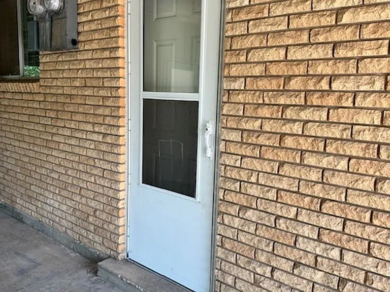 282 S Dewey Ave #B — Photo 2