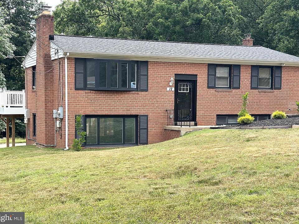 1st image of 12 Arthur Dr W
