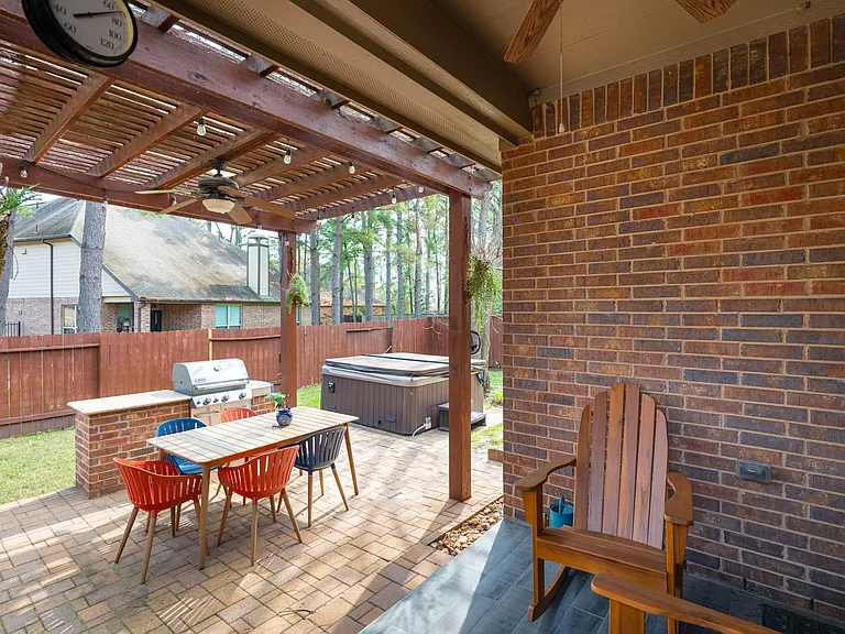 14 Arrowfeather Pl — Photo 37