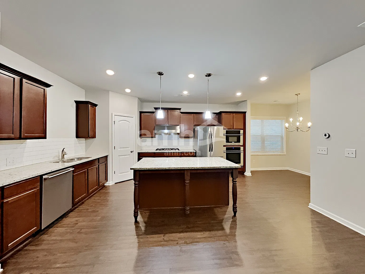 5 bed, 4.5 bath, 2446 sqft, $2,795 — Photo 4