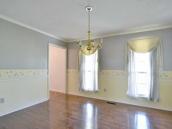 5th image of 9514 Continental Dr