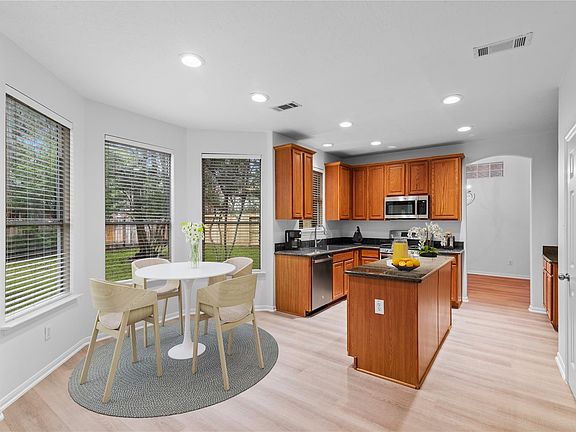 4th image of 22 Almond Branch Pl