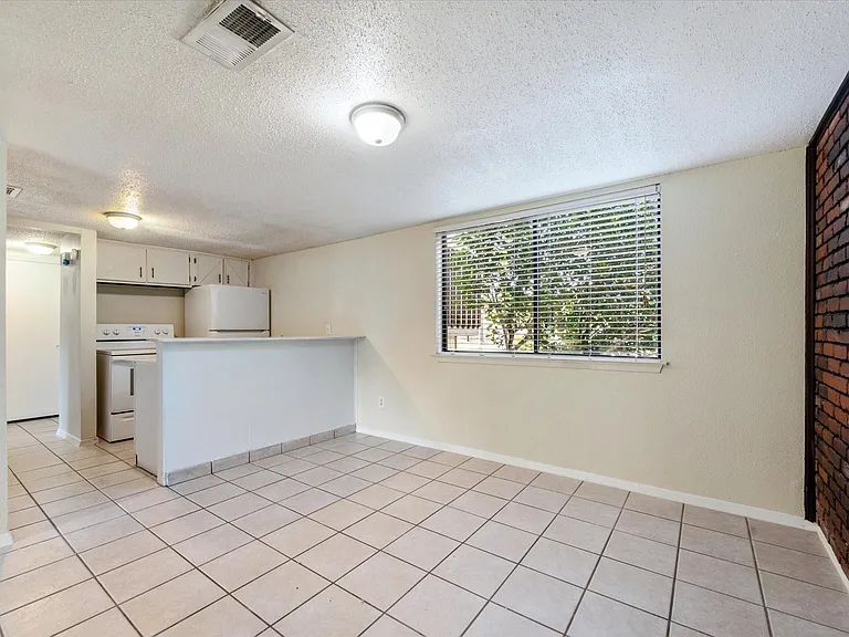 15919 Golf Club Dr #112 — Photo 4