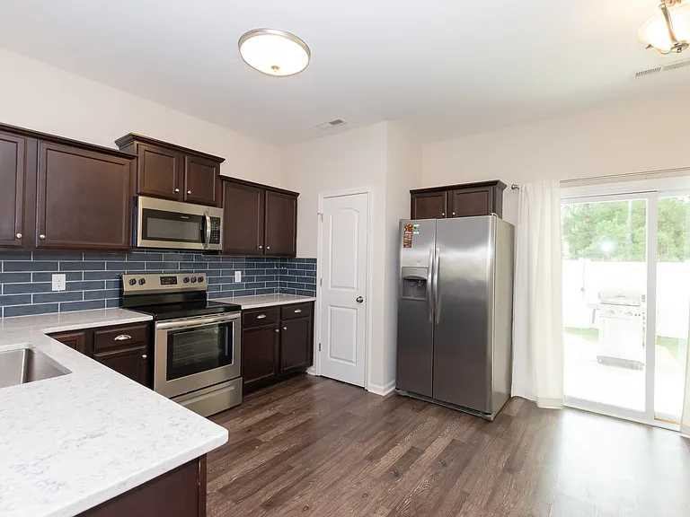 530 Oyster Rock Ln — Photo 10