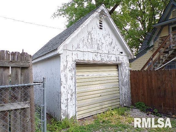 2nd image of 1522 Brady St