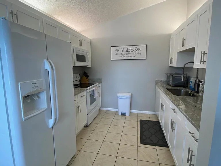 160 Stillwater Cir — Photo 6