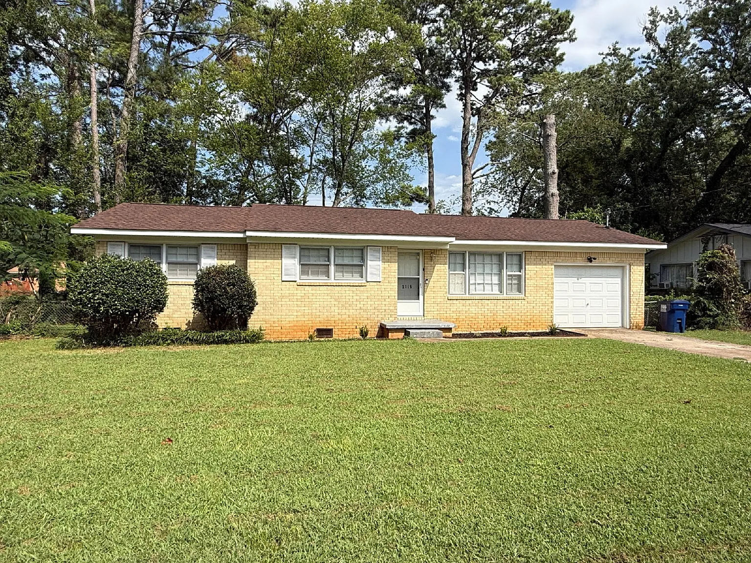 3 bed, 1.0 bath, 1509 sqft, $1,250 — Photo 2
