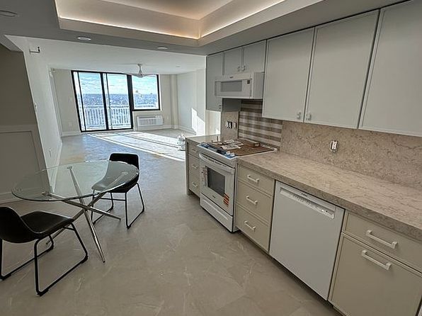 5200 Boardwalk APT 12F