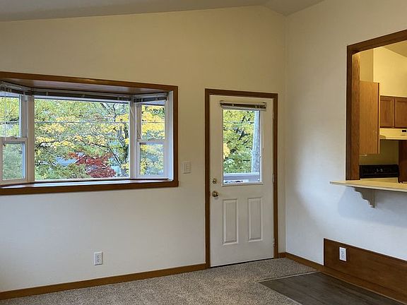 3rd image of 555 NE Ravenna Blvd