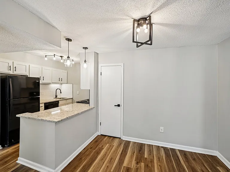 The Onyx Hoover Apartments — Photo 75