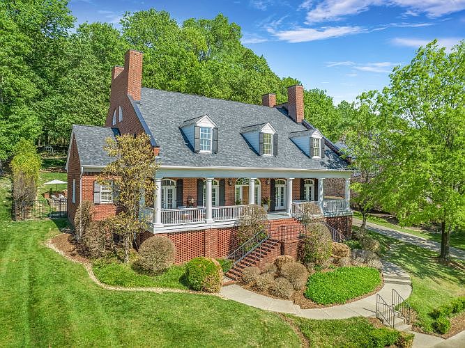1st image of 220 Chatfield Way