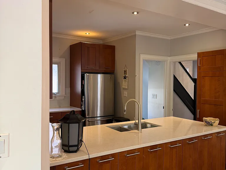 94 Roxborough Ave — Photo 12