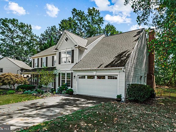 3rd image of 5002 Dorsett Ct