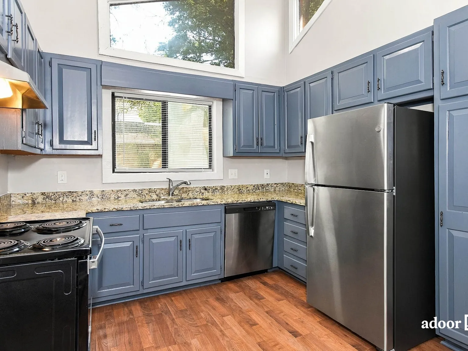 4 bed, 3.0 bath, 1724 sqft, $2,545 — Photo 2