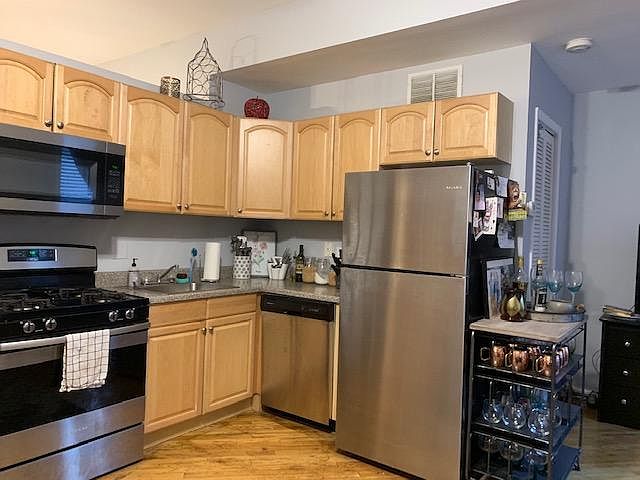 1st image of 1722 W Julian St APT 1R