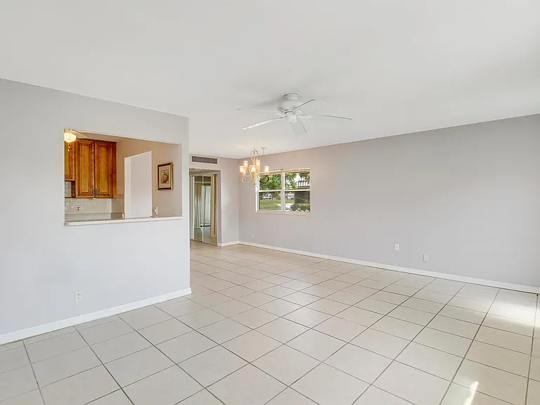 175 Valencia Dr #H — Photo 3