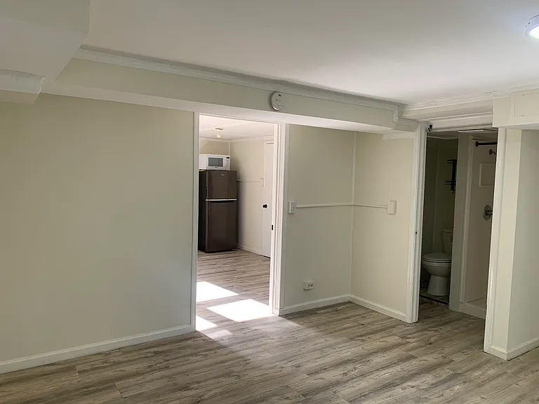 1500 W Friendly Ave #5 — Photo 11