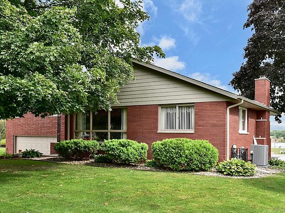 2nd image of 1115 Rustic Ln